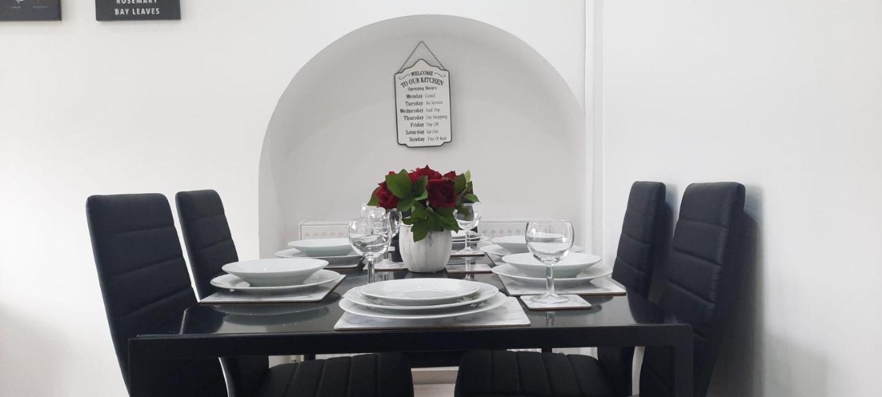 Stylish And Homey 3 Bedroom House With Free Parking & Wi-Fi Minworth Exteriör bild