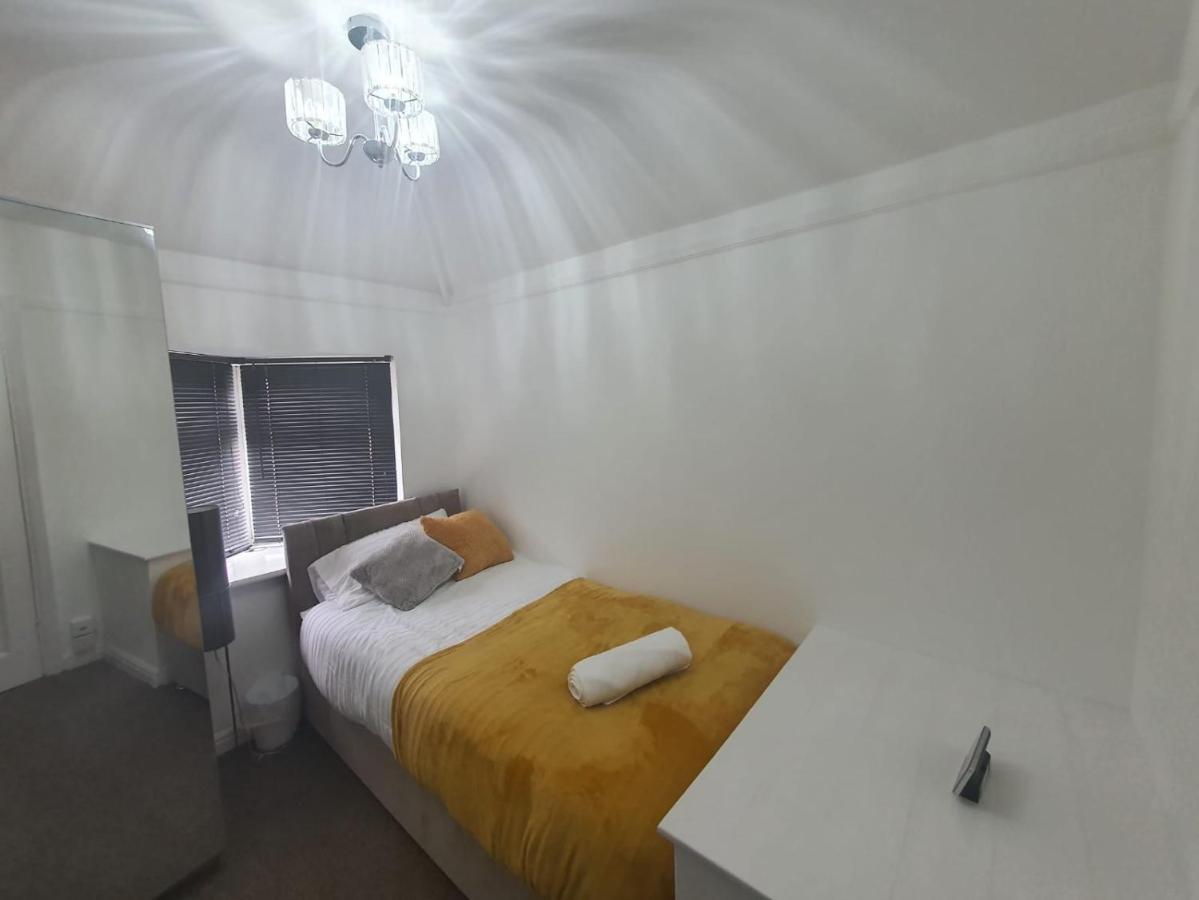 Stylish And Homey 3 Bedroom House With Free Parking & Wi-Fi Minworth Exteriör bild