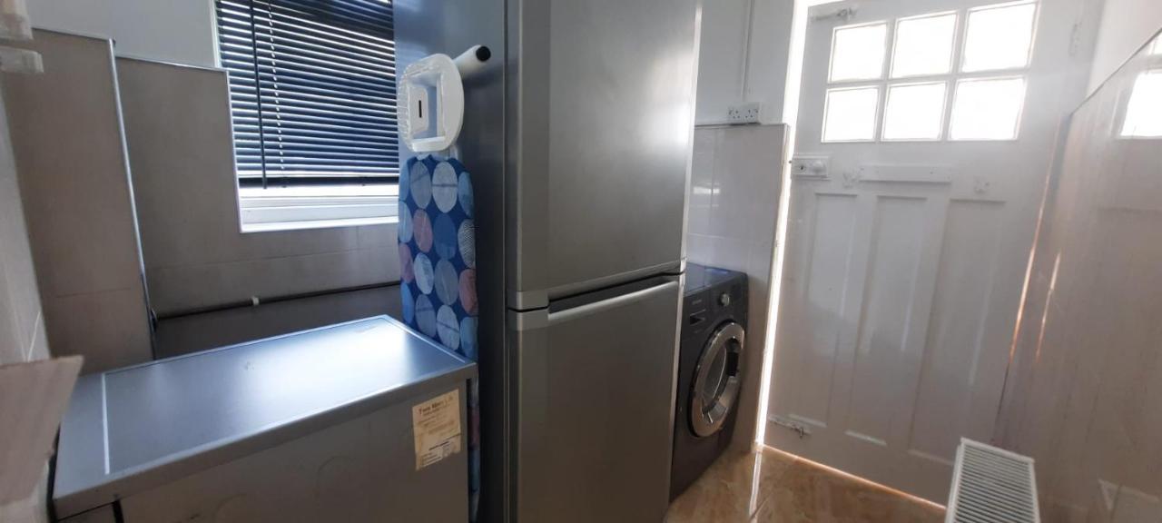 Stylish And Homey 3 Bedroom House With Free Parking & Wi-Fi Minworth Exteriör bild
