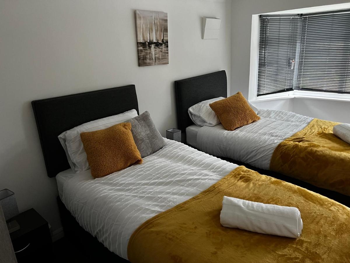 Stylish And Homey 3 Bedroom House With Free Parking & Wi-Fi Minworth Exteriör bild